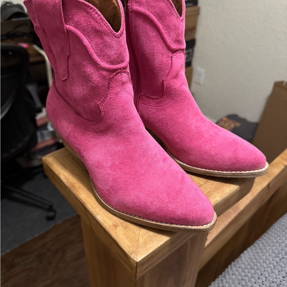 BEAST FASHION Fuchsia Suede Heeled Boots